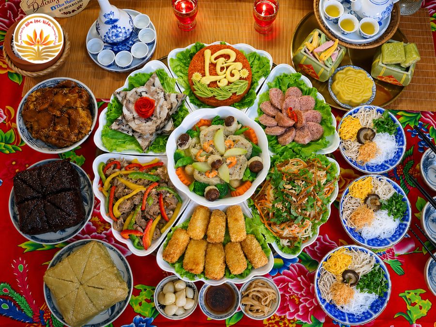 Thanh minh là dịp để gia quyến đến thăm viếng nơi lưu giữ di cốt của người đã khuất
