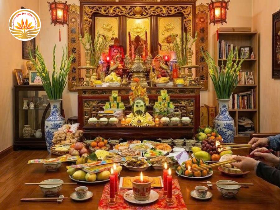 Khi thắp nén hương trầm cũng là thời khắc thiêng liêng để con cháu bày tỏ lòng biết ơn, cũng như cầu mong bình an cho gia đình.