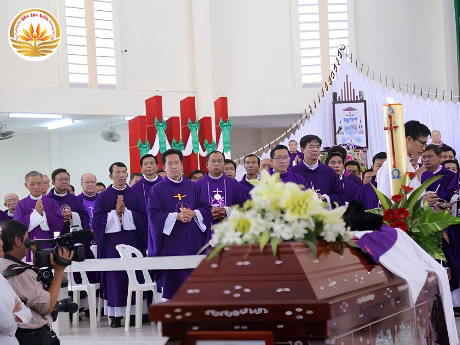 Hình ảnh lễ động quan trong Công giáo